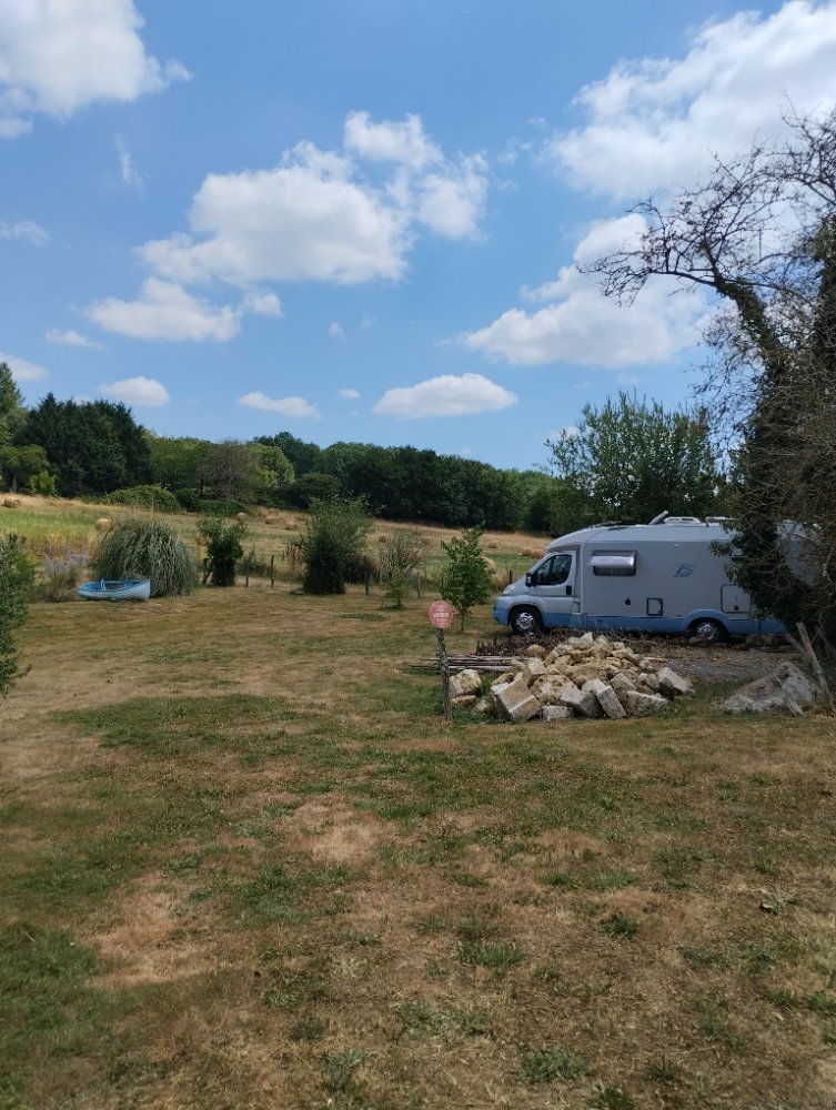 Aire camping-car  Vouzan (16410) - Photo 1